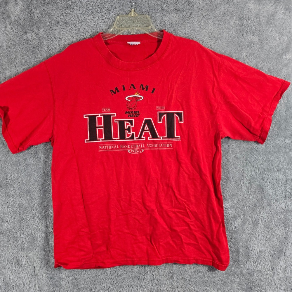 Vintage Miami Heat NBA T-Shirt Mens Large Red VF Imagewear Basketball Graphic